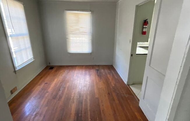 3 beds, 1 bath, $690