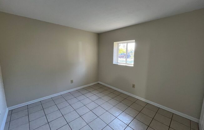 2 beds, 1 bath, 650 sqft, $875, Unit 450-A