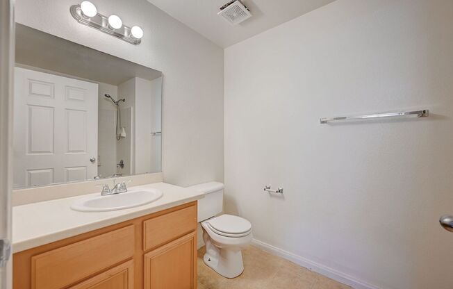 3 beds, 2 baths, $1,650, Unit # 136
