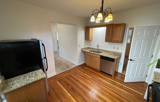 2 beds, 1 bath, $1,450, Unit 1st Floor