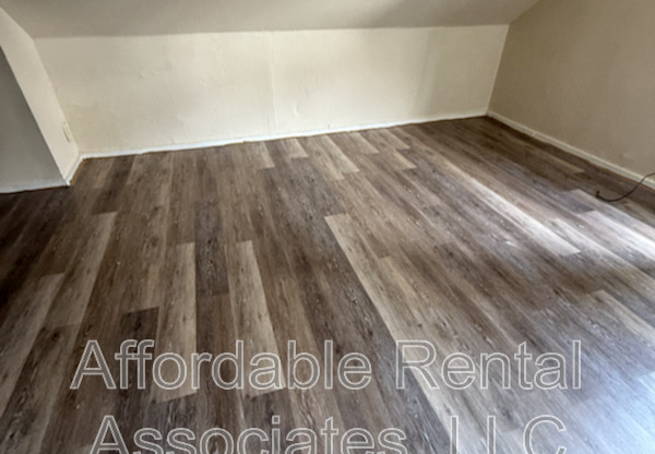 1569 S 10 ST