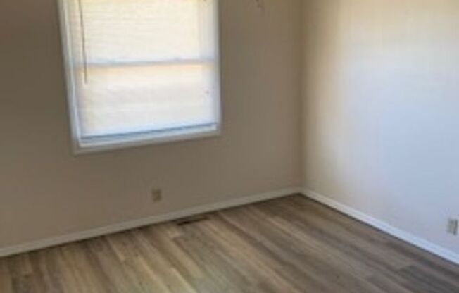 3 beds, 2 baths, $1,300