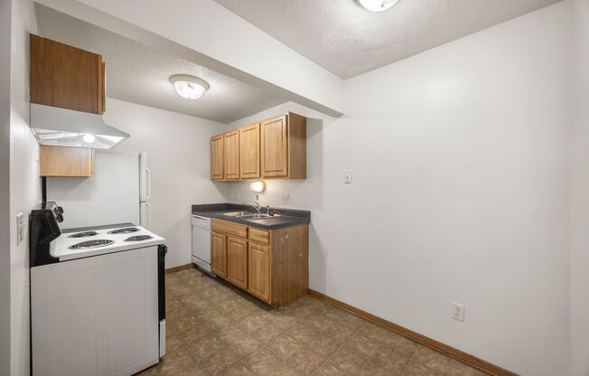 2 beds, 1.5 baths, 865 sqft, $915, Unit C-03