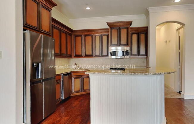 4037 WINSOR DR