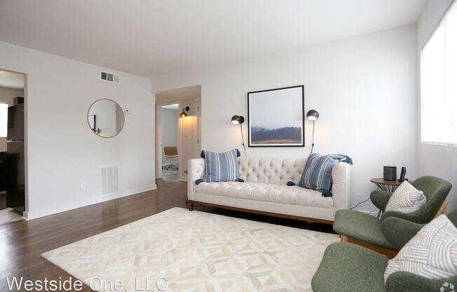 1073 Hollywood Rd