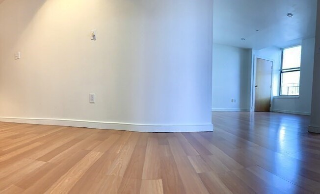 1 bed, 1 bath, 570 sqft, $2,600, Unit 8G