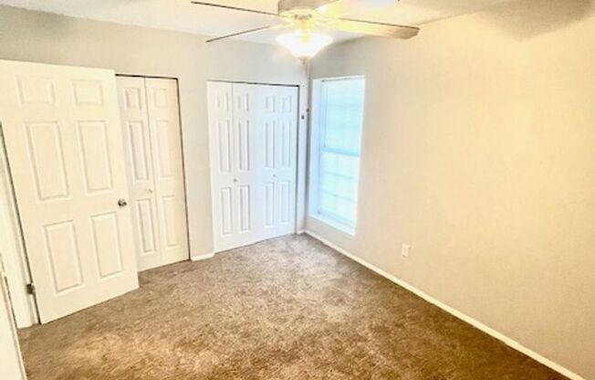 2 beds, 1.5 baths, 950 sqft, $949, Unit 77