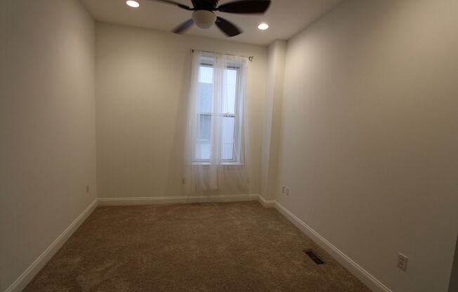 2 beds, 2 baths, 995 sqft, $1,800, Unit 201