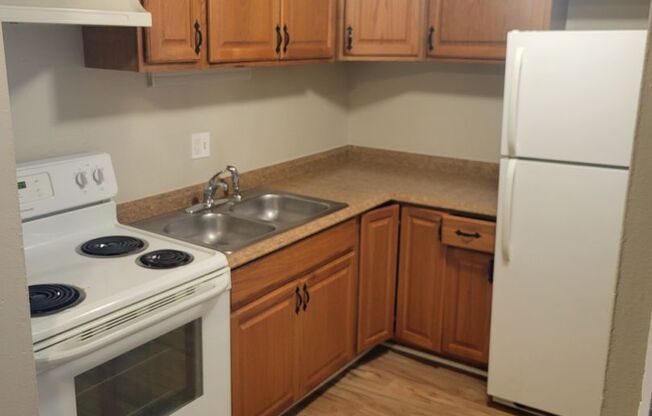 Studio, 1 bath, 500 sqft, $945, Unit 105