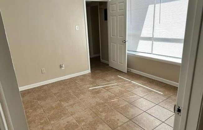 2 beds, 1 bath, 883 sqft, $1,635, Unit 1-1539-C