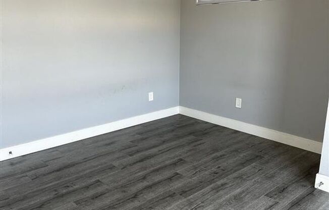 1147-1149 1/2 Tamarind Ave (RR)