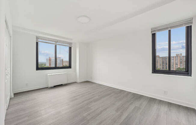 A Spacious Room With a Windows at Ashlawn at Southern Towers, Virginia