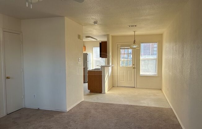 2 beds, 1 bath, $795, Unit 1709 Spring Rose Unit A