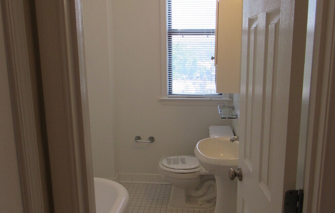 Studio, 1 bath, 407 sqft, $1,795, Unit H407