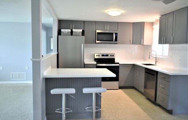 2 beds, 1 bath, $1,750