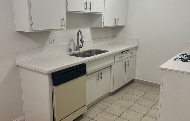 1 bed, 1 bath, $2,095, Unit 104