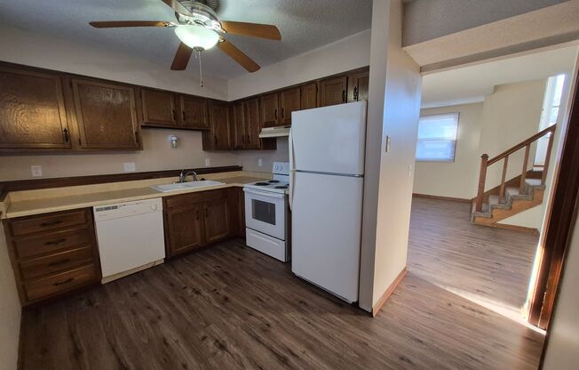 1761-1763 E Lacona Avenue