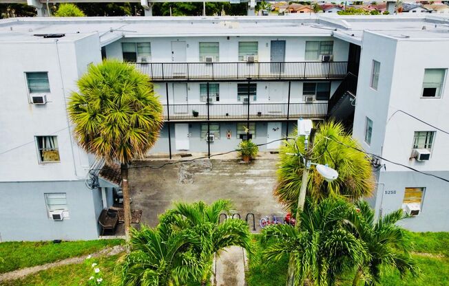 2 beds, 1 bath, 750 sqft, $1,800, Unit 5250-15