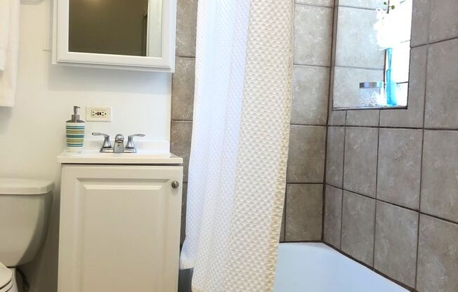 1 bed, 1 bath, $1,395, Unit 100
