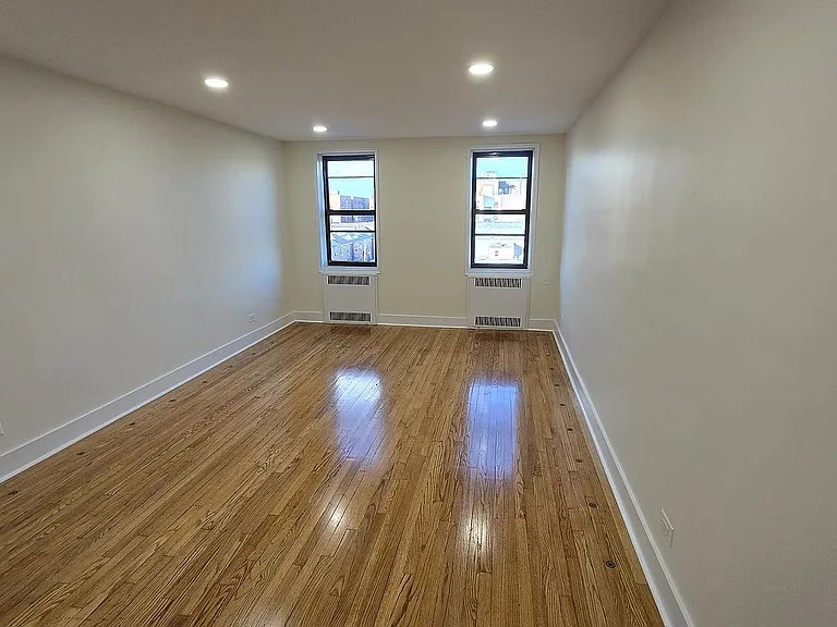 92 11 35 AVE