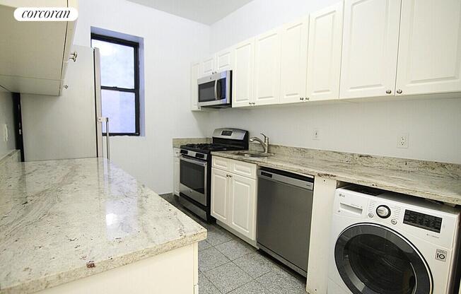 3 beds, 1 bath, $3,395, Unit 203