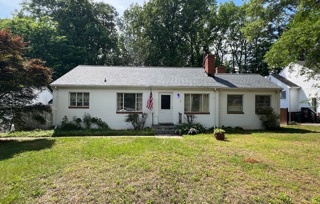 Adorable 2bdrm/1bth Ranch Style Home Conveniently Located in Henrico's West End!!