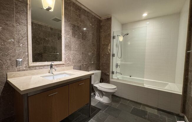 1 bed, 1 bath, 840 sqft, $2,600, Unit 910