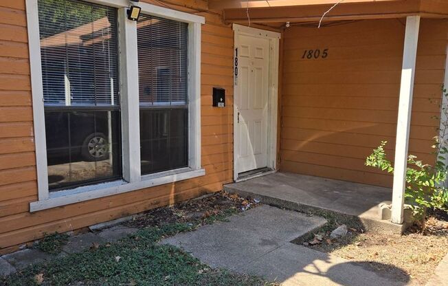 2 beds, 1 bath, $875