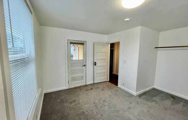 2 beds, 1 bath, $1,400