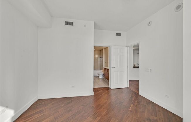 2 beds, 2 baths, $2,600, Unit # 3702