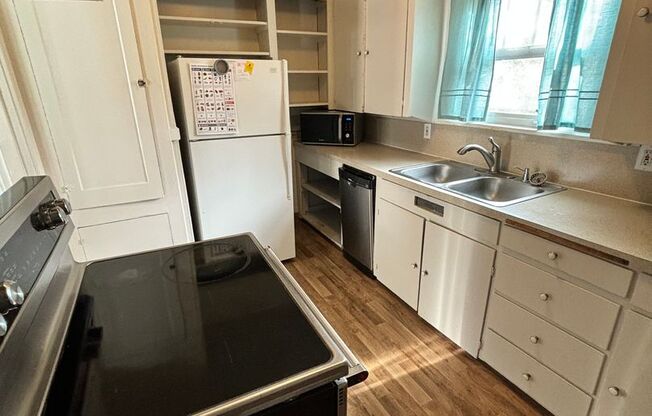 2 beds, 1 bath, $1,995