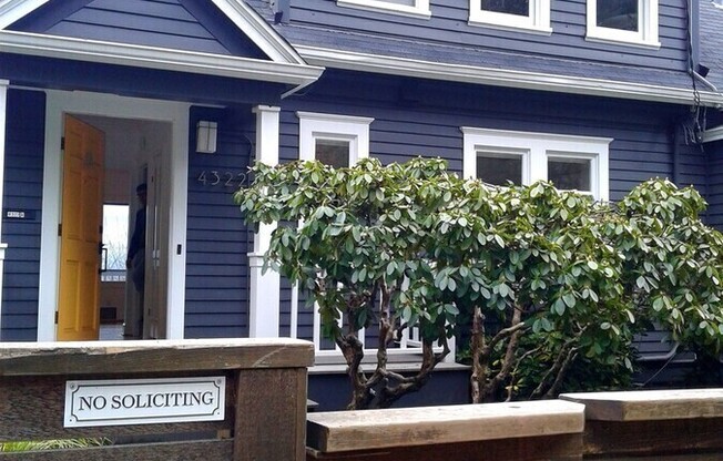 4322 SW HAMILTON TERRACE