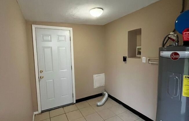 2 beds, 1 bath, $1,125