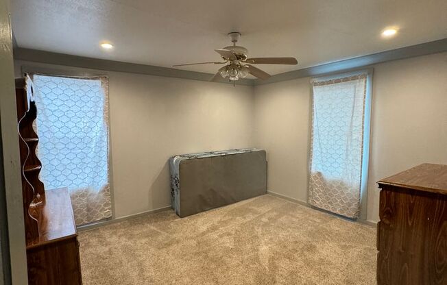 3 beds, 1 bath, $1,125