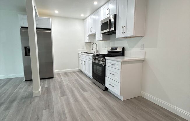 2 beds, 1 bath, 850 sqft, $2,325, Unit 9155-10