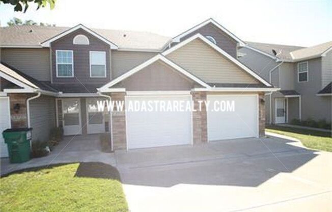 Beautiful Like NEW Platte City Townhome-Available in APRIL!!