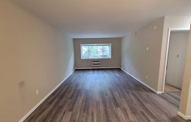 2 beds, 1 bath, $1,425, Unit 316