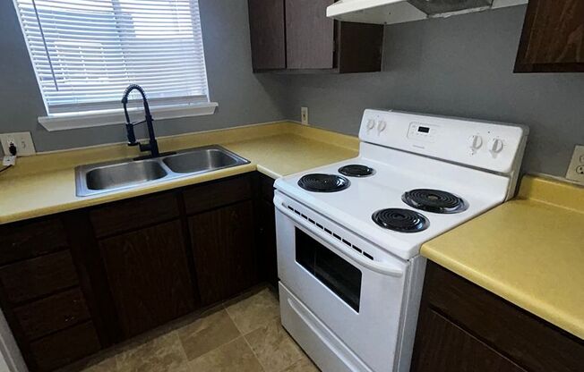 1 bed, 1 bath, 600 sqft, $700, Unit Unit 208