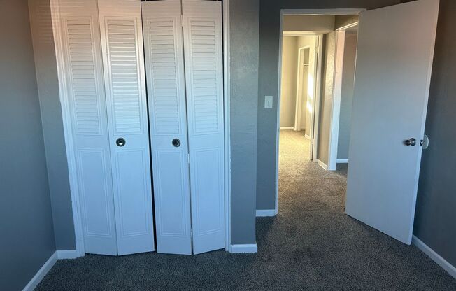2 beds, 1 bath, 750 sqft, $1,070, Unit B11 1033 11