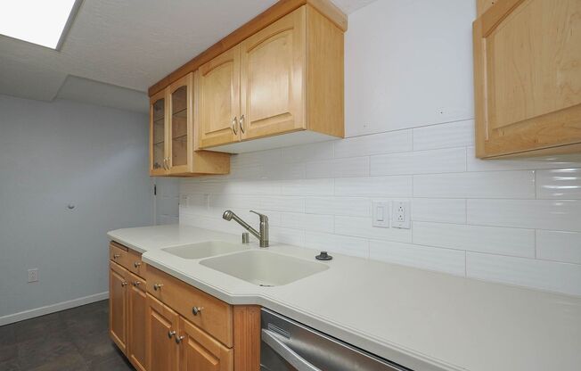 1 bed, 1 bath, 570 sqft, $1,000