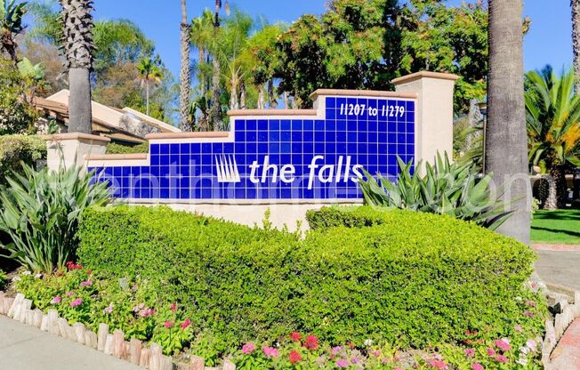 Rancho Bernardo, 11263-D Avd De Los Lobos, Upper Corner unit, AC, Fireplace, Comm Pool, Spa, Tennis and Fitness.