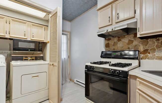 2 beds, 1 bath, $1,500