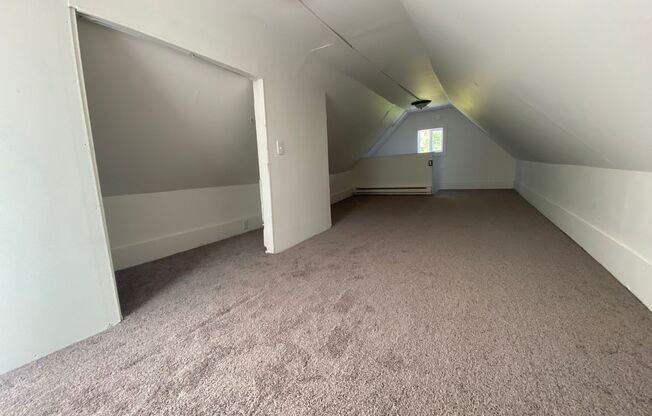 2 beds, 1 bath, $1,295