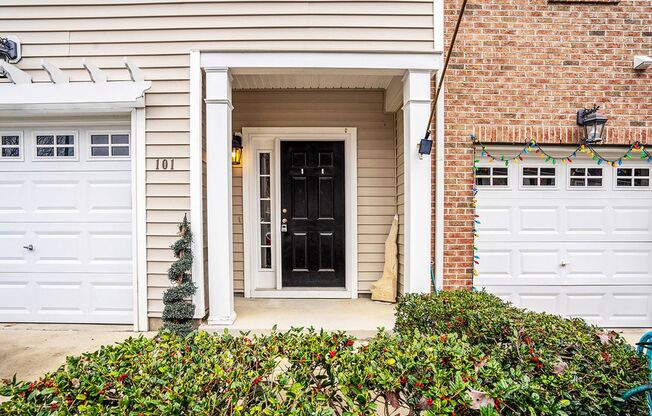 Beautiful  3 bedroom Townhome Living in Apex, NC