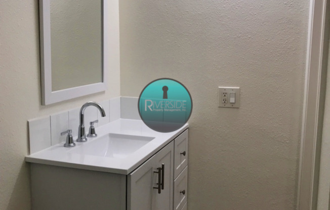 Studio, 1 bath, 250 sqft, $975, Unit O