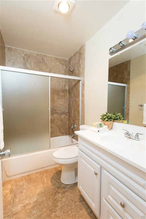 $2,000- 1 Bed / 1 Bath Condo located in Mission Plaza Complex in Mission Valley