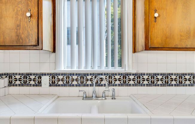 Burton Way Luxury Investments LLC - 332 La Peer