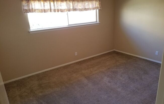 2 beds, 1 bath, 1,050 sqft, $2,950