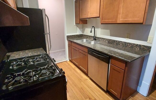 Classic Vintage apartments in Fantastic Midway location