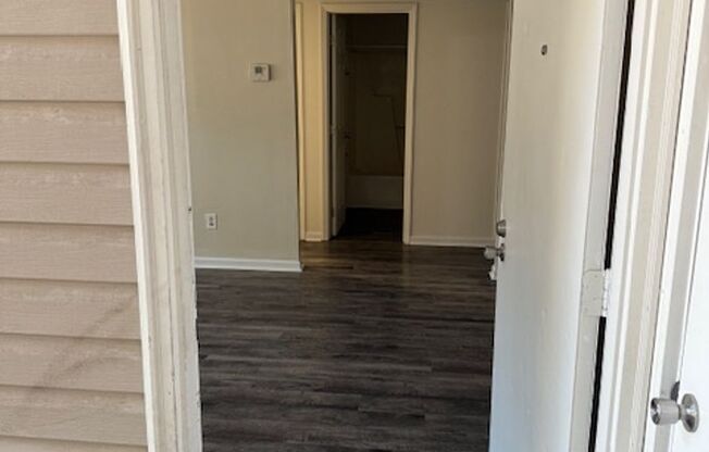 2 beds, 1 bath, 940 sqft, $1,100, Unit 113B
